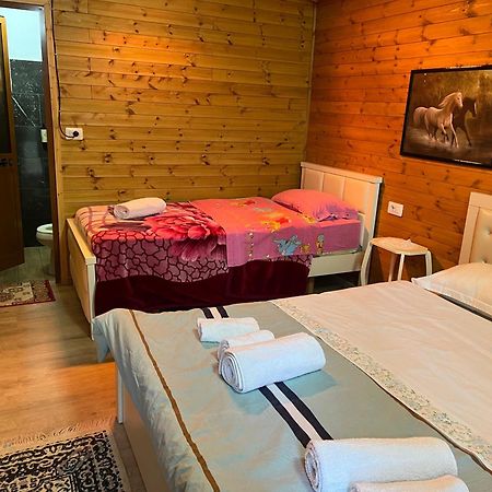 Bujtina Uji I Panjes, Log Cabins Dukat Exteriör bild