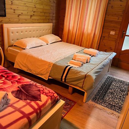 Bujtina Uji I Panjes, Log Cabins Dukat Exteriör bild