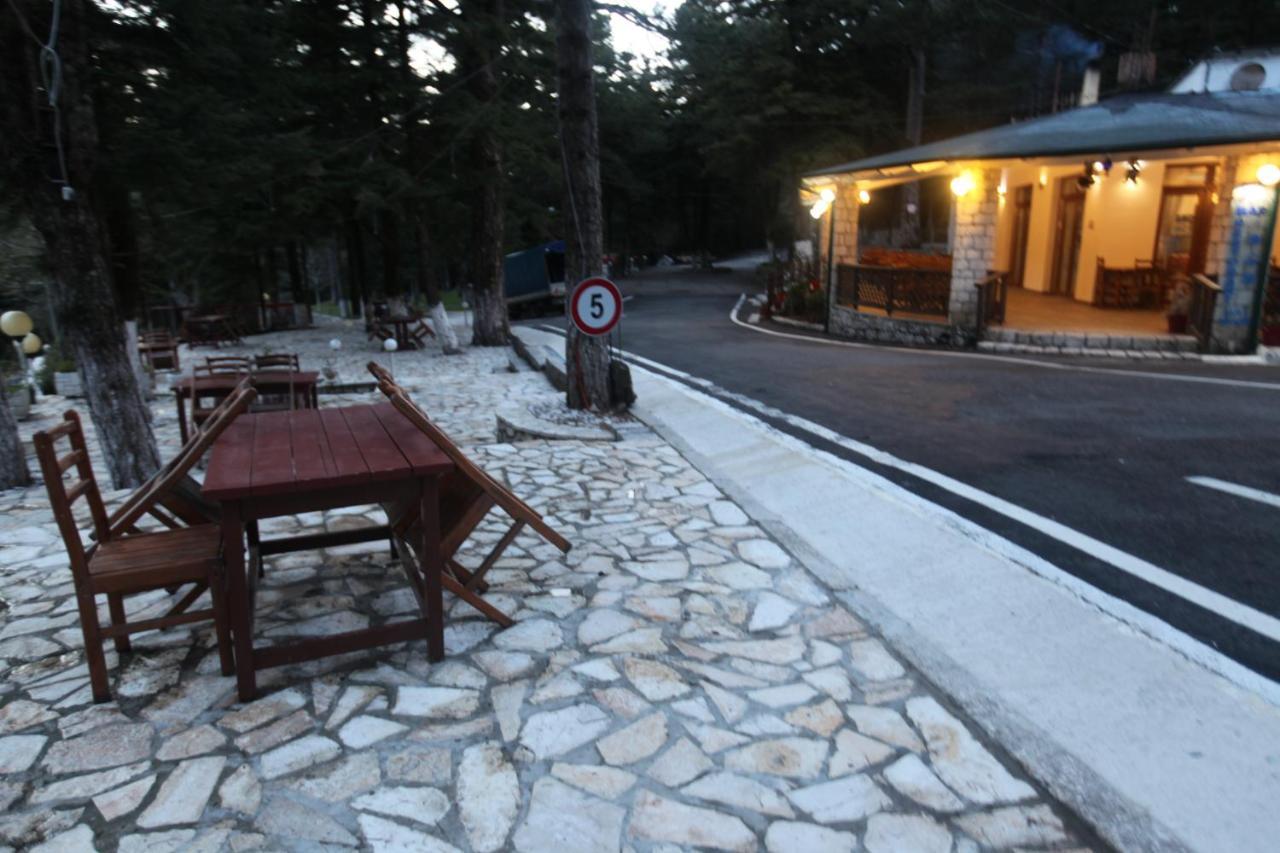 Bujtina Uji I Panjes, Log Cabins Dukat Exteriör bild