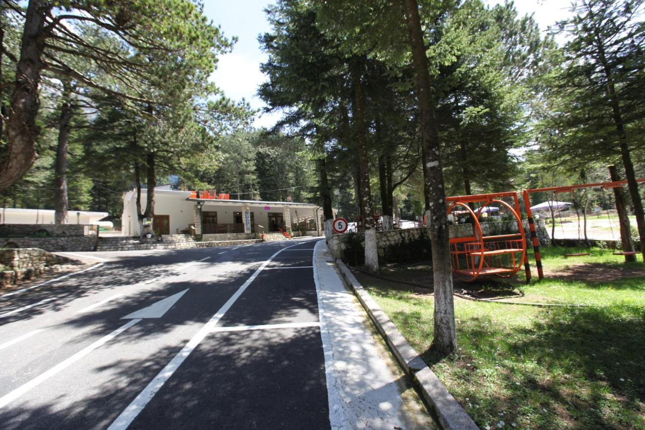 Bujtina Uji I Panjes, Log Cabins Dukat Exteriör bild