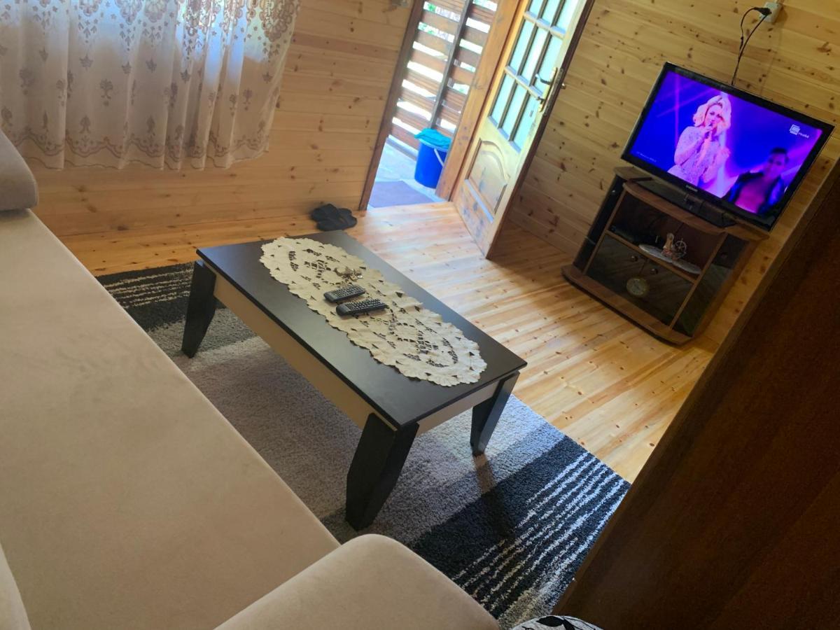 Bujtina Uji I Panjes, Log Cabins Dukat Exteriör bild