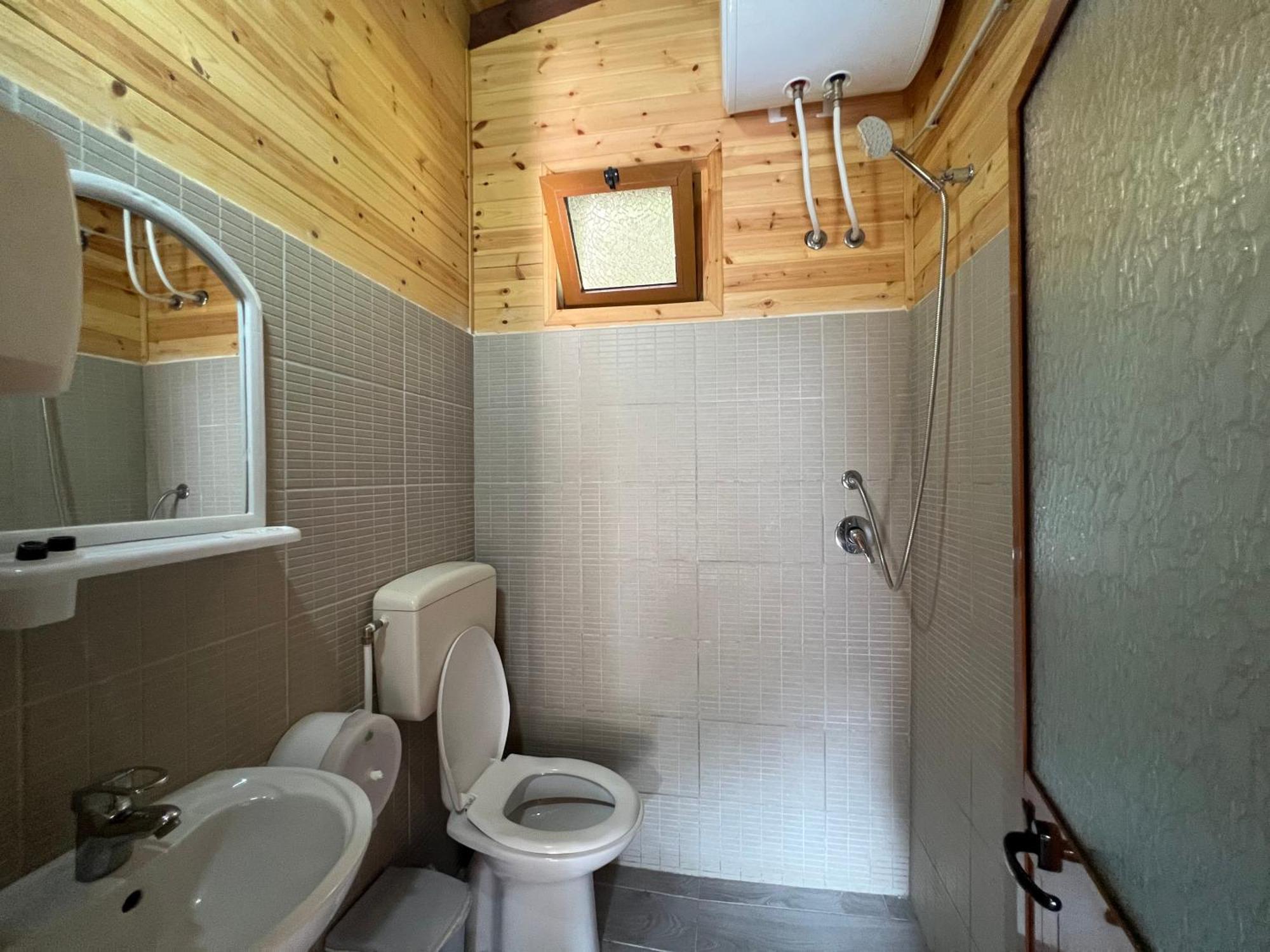 Bujtina Uji I Panjes, Log Cabins Dukat Exteriör bild