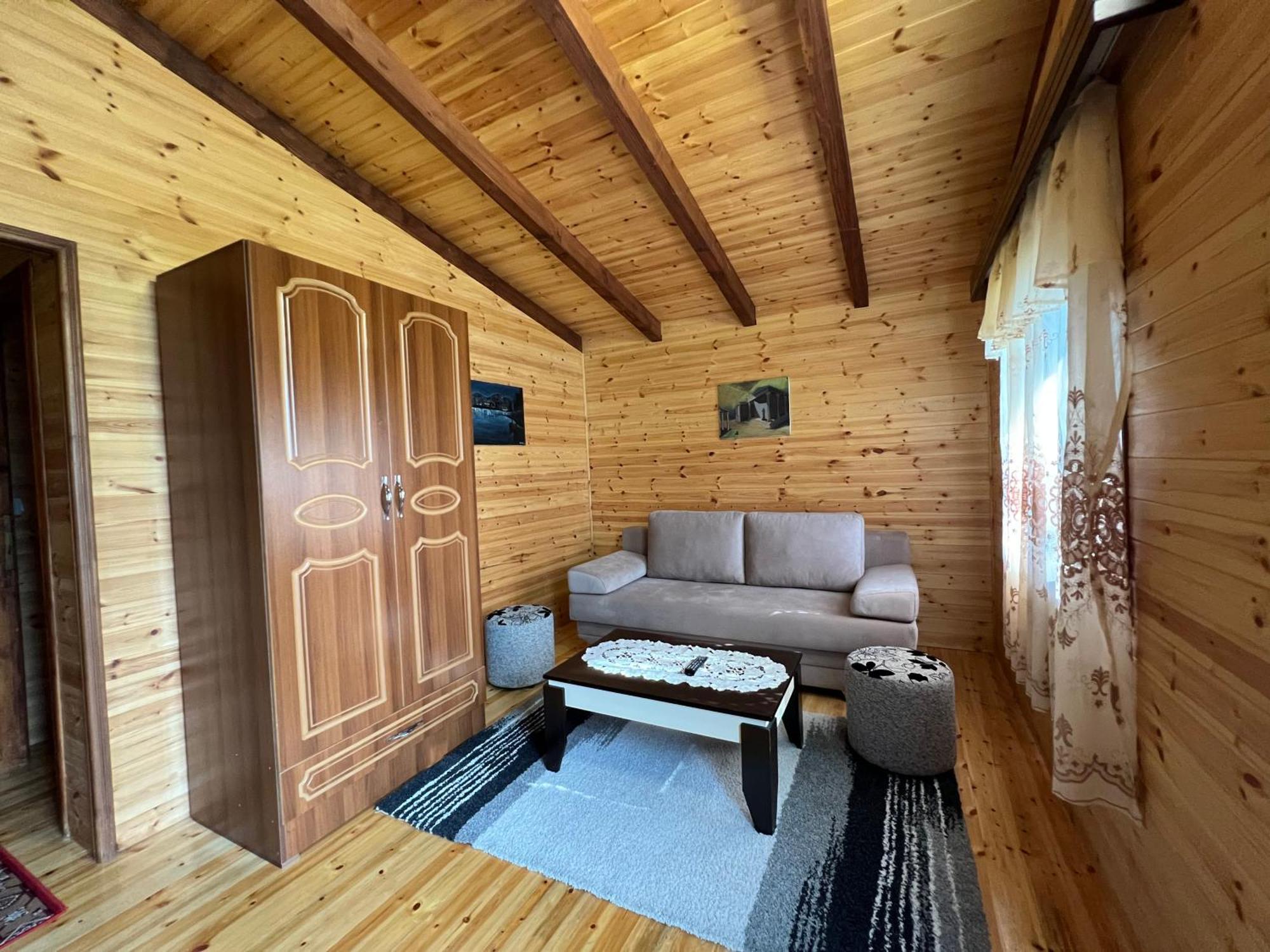 Bujtina Uji I Panjes, Log Cabins Dukat Exteriör bild