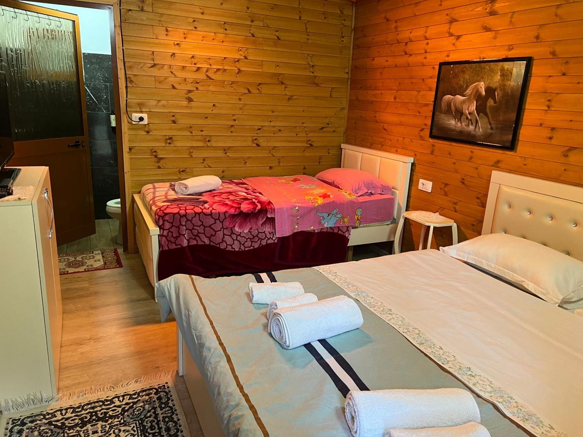 Bujtina Uji I Panjes, Log Cabins Dukat Exteriör bild